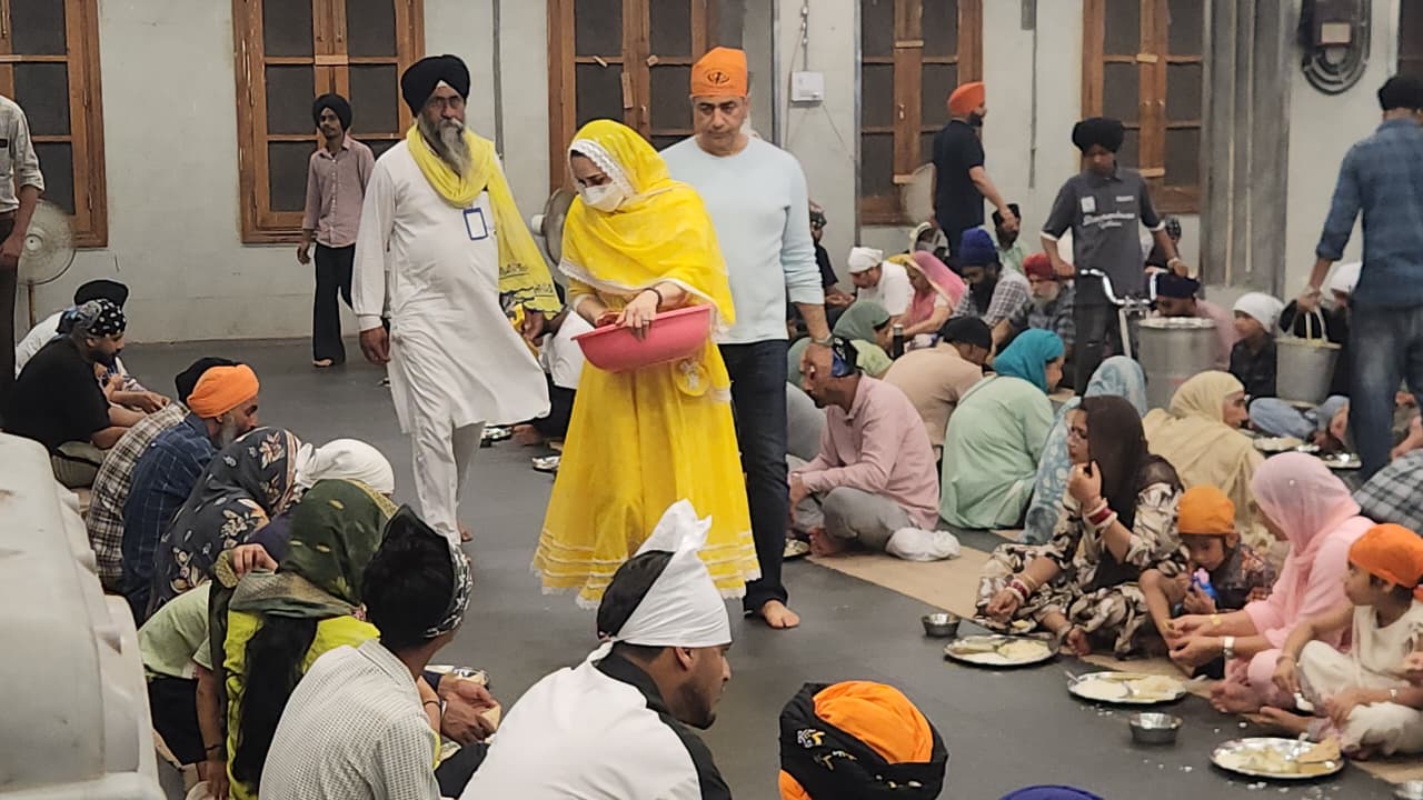 बॉलीवुड अभिनेत्री प्रीति जिंटा ने टीम के लिए दरबार साहिब में की अरदास