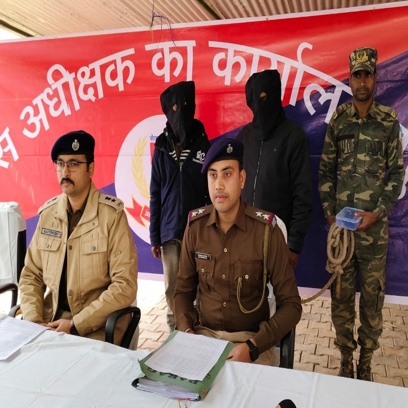 मोबाइल की दुकान में लाखों की चोरी का खुलासा, दो शातिर गिरफ्तार