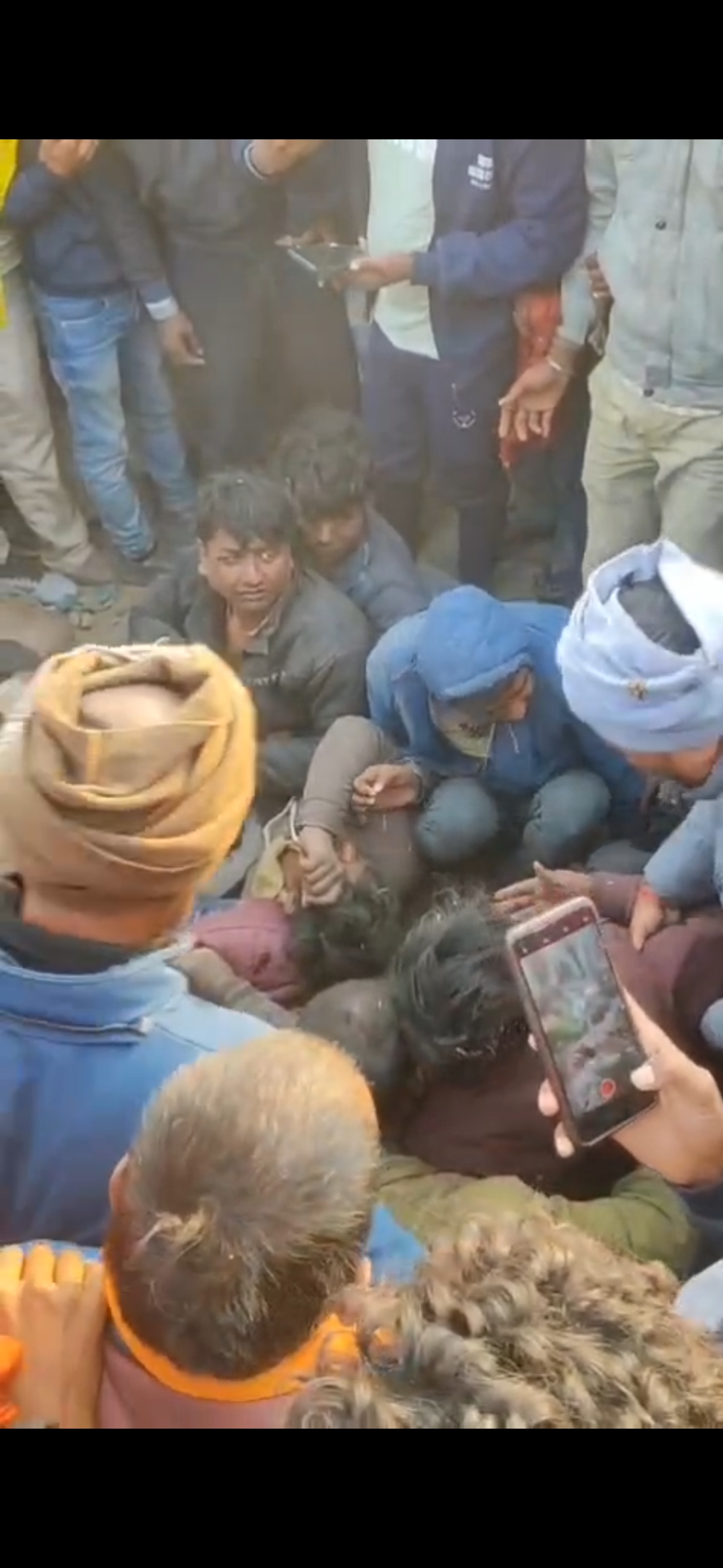 भेड़ चोरी से त्रस्त ग्रामीणों ने 11 चोर पकड़कर रातभर रखा बंधक