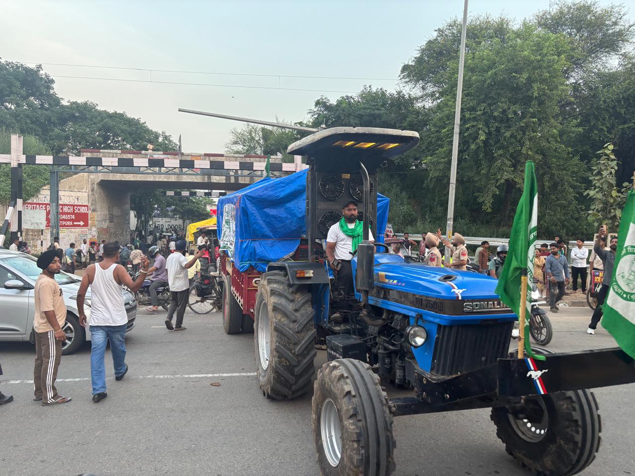 मोहाली-चंडीगढ़ बॉर्डर पर किसानों का डेरा, 7 दिन चलेगा धरना