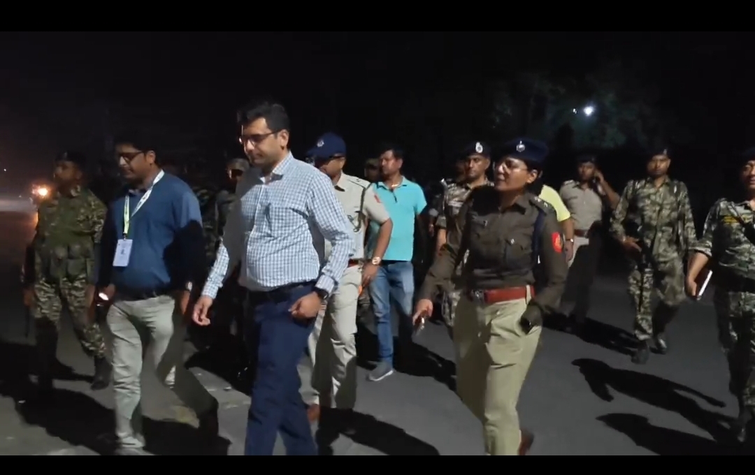 मतदाताओं में भरोसा बढ़ाने मैदान में उतरे डीएम और एसपी