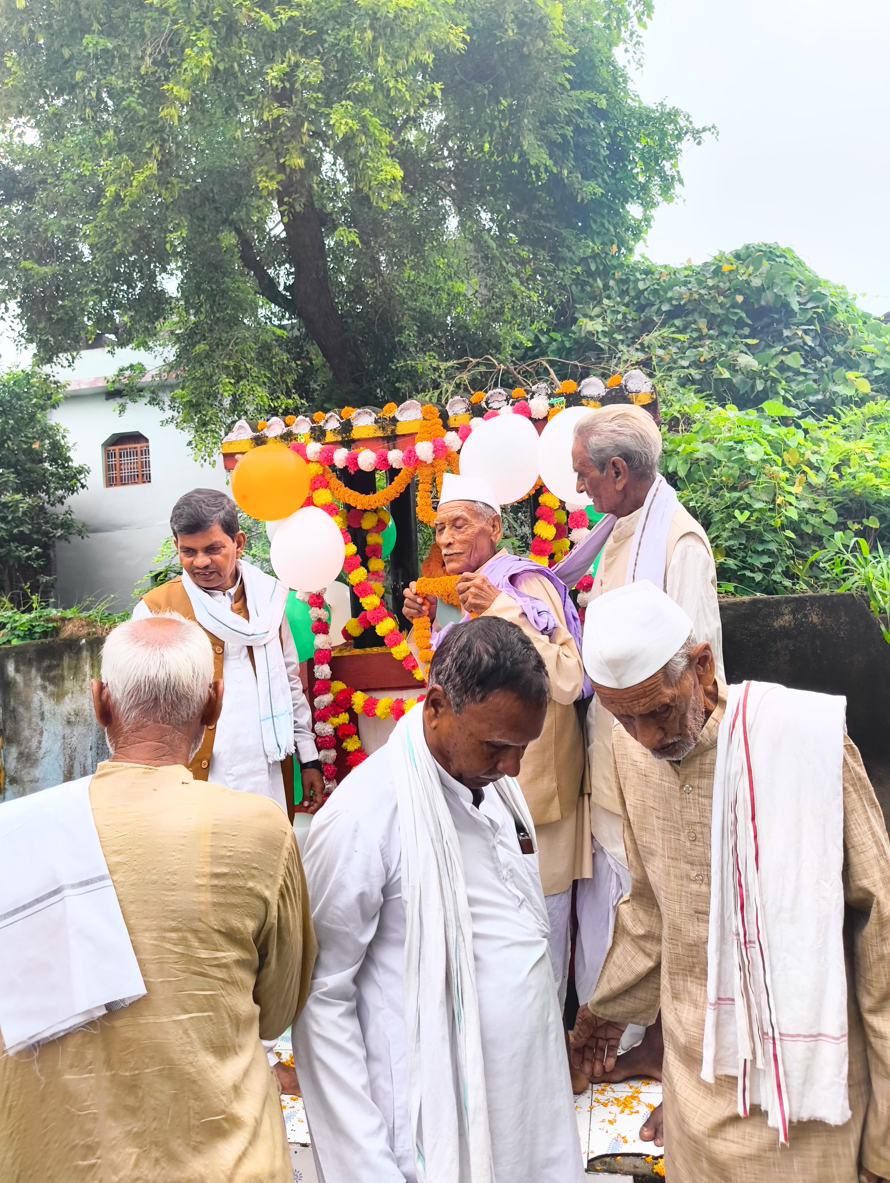 55 वर्षों तक मुखिया रहे शीतल बाबू के आदर्शों को अपनाने का संकल्प