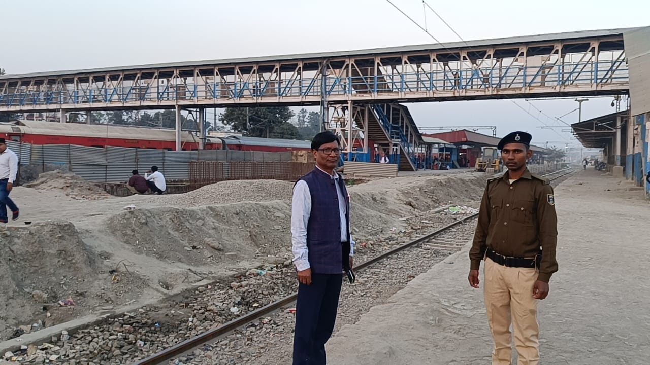 दिल्ली स्टेशन में भगदड़ के बाद किशनगंज रेलवे स्टेशन में भी बढ़ाई गई सुरक्षा