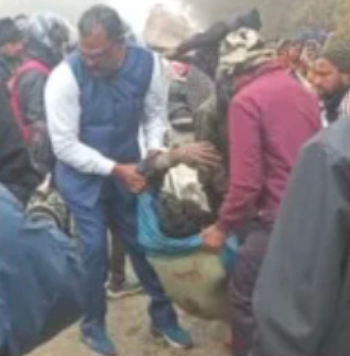 ट्रक–कार की टक्कर में दो की मौत