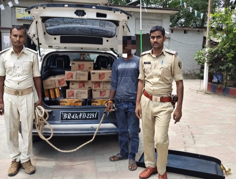 कटिहार पुलिस ने 176.4 लीटर विदेशी शराब के साथ एक तस्कर को किया गिरफ्तार