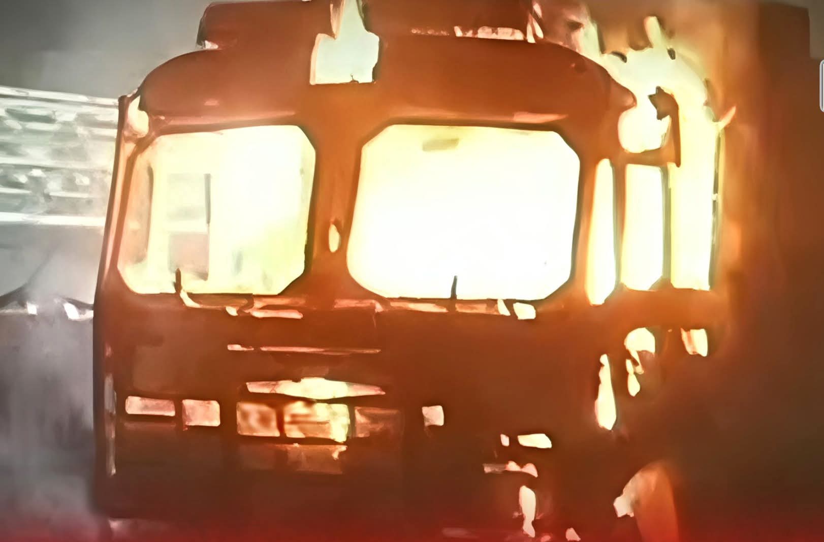 खड़गपुर के कलाईकुंडा में खड़े ट्रक में भीषण आग