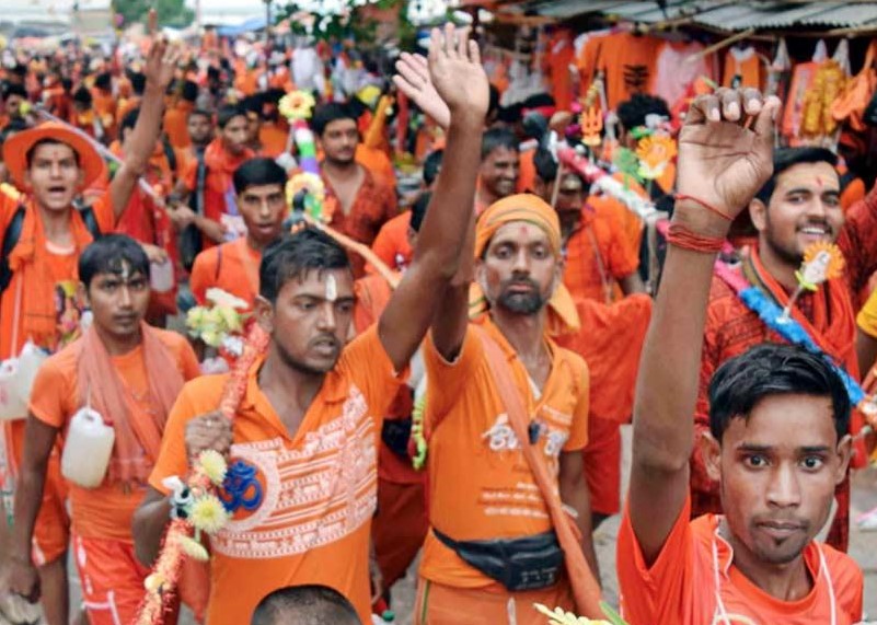 कांवड़ यात्रा मार्ग पर शराब की दुकानों पर लगेंगे पर्दे