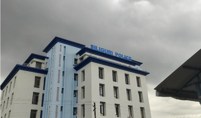 सिलीगुड़ी में क्रिसमस–न्यू ईयर के जश्न के बीच पुलिस अलर्ट, पब-बार की आड़ में बढ़ रहा नशे का कारोबार