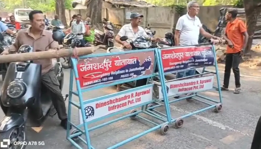 जब्त बाइक को छोड़ने के एवज में पुलिसकर्मियों पर रुपये मांगने का आरोप