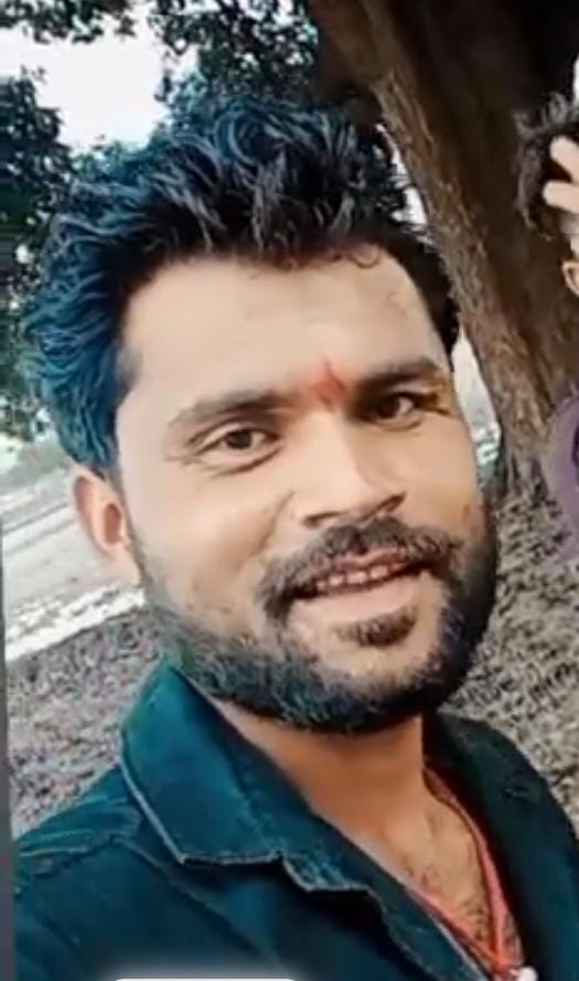 दमोह- भीषण सड़क हादसा, मोटरसाइकिल में आग, चालक की दर्दनाक मौत