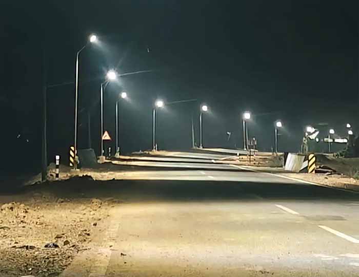 सुकमा : सोलर स्ट्रीट लाइट से जगमगाया जगरगुंडा, जहां नक्सलियों ने बैंक लूट लिया, काट दी थी सड़क