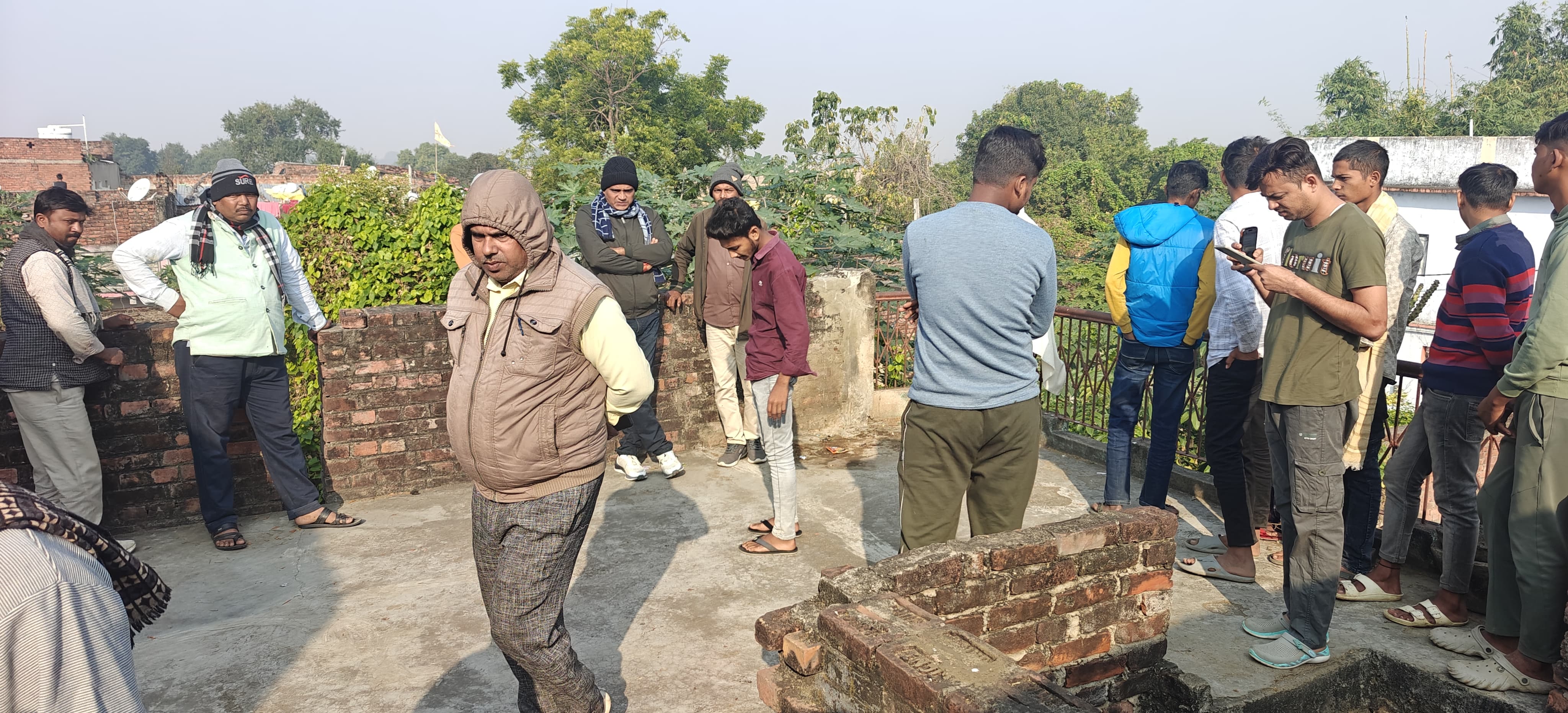 पत्नी और पिता को गोली मारकर खुद को मारी गोली, तीनों की घटनास्थल पर मौत