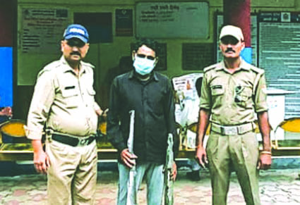 हथियार रखने का शौक पड़ा भारी, युवक गिरफ्तार