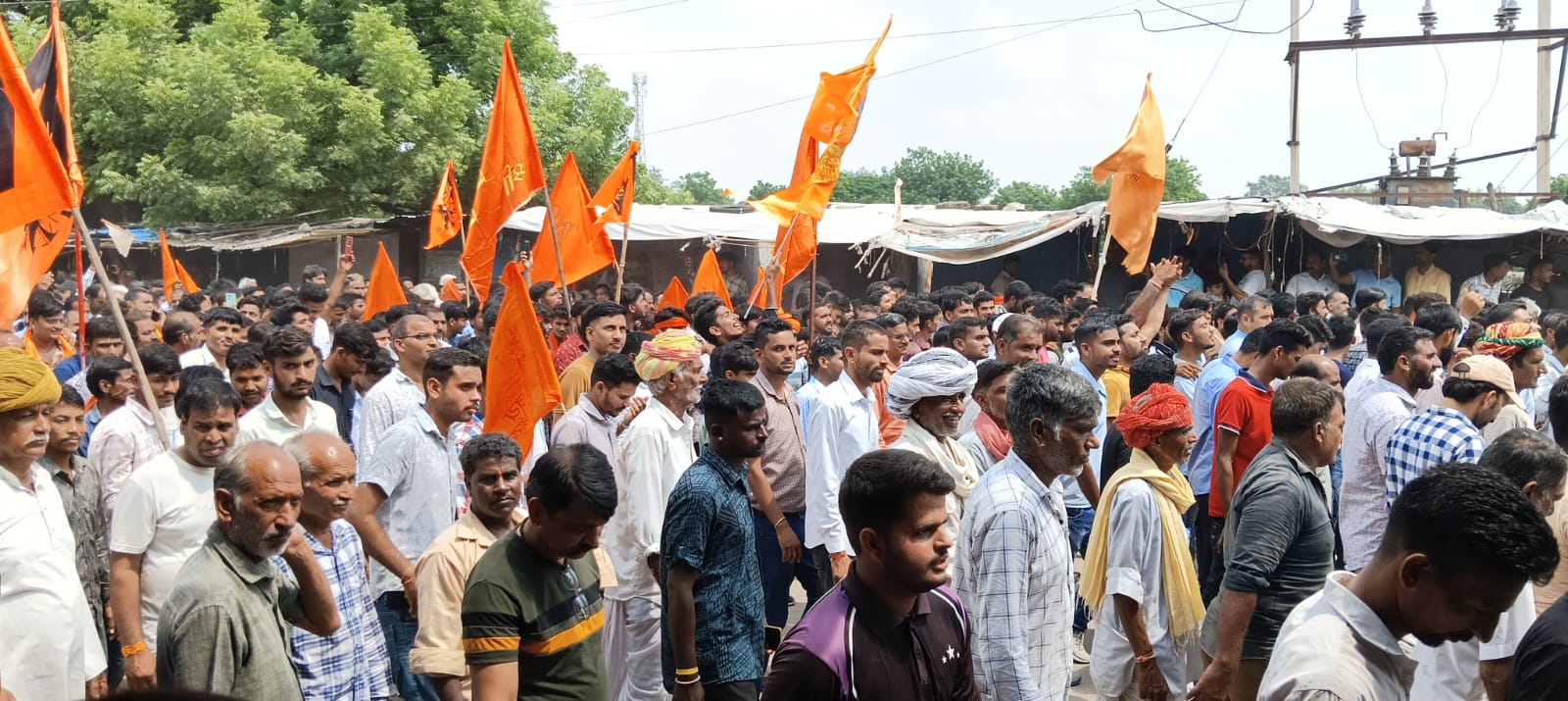 हिन्दू आबादी में मदरसा आवंटन के खिलाफ मावली बंद