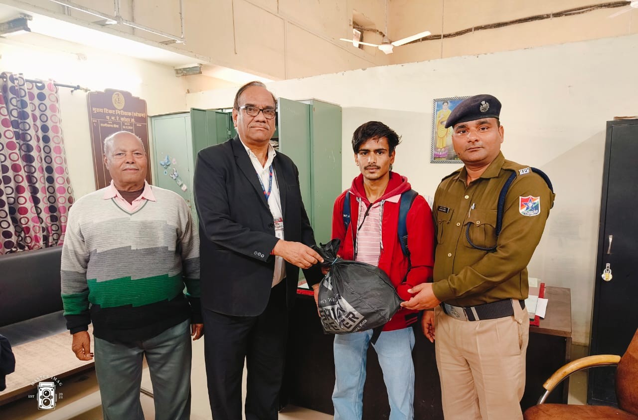 रेलवे की तत्परता से यात्री को मिला खोया हुआ बैग, दस्तावेज सुरक्षित लौटाए