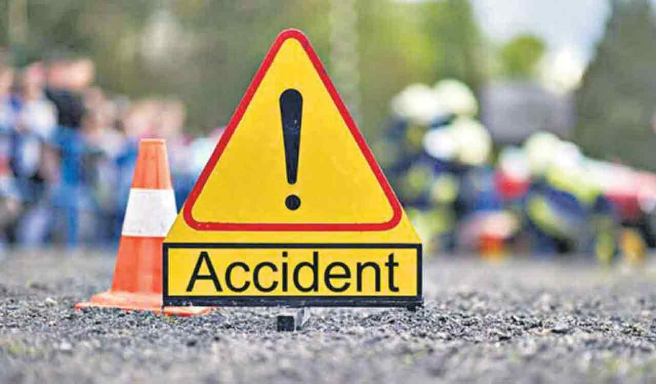 डंपर से कुचल कर एक की मौत, दूसरा घायल