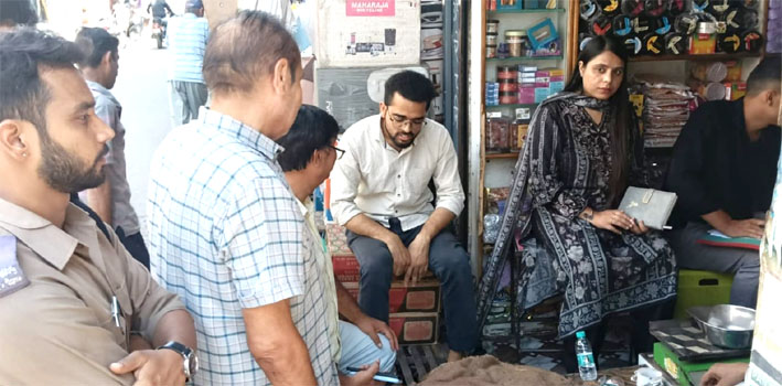 टैक्स चोरी के शक में जीएसटी का शिकंजा, सिगरेट और पटाखा कारोबारियों पर छापा
