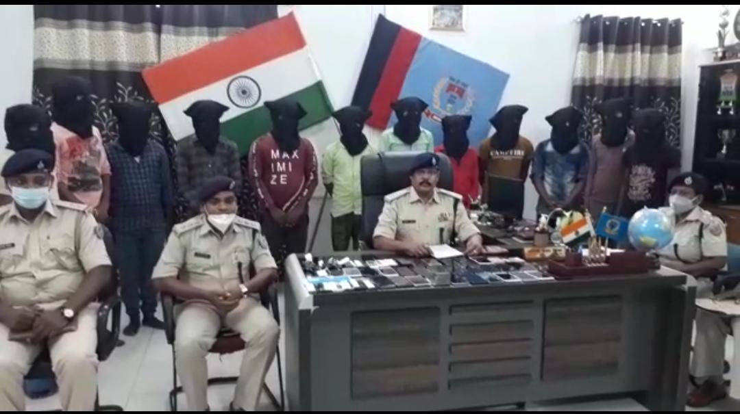 साइबर पुलिस की ताबड़तोड़ छापेमारी हुए  12 साइबर अपराधी गिरफ्तार