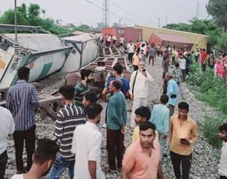 रेलवे के तीन विभाग करेंगे अमरोहा रेल हादसे की जांच