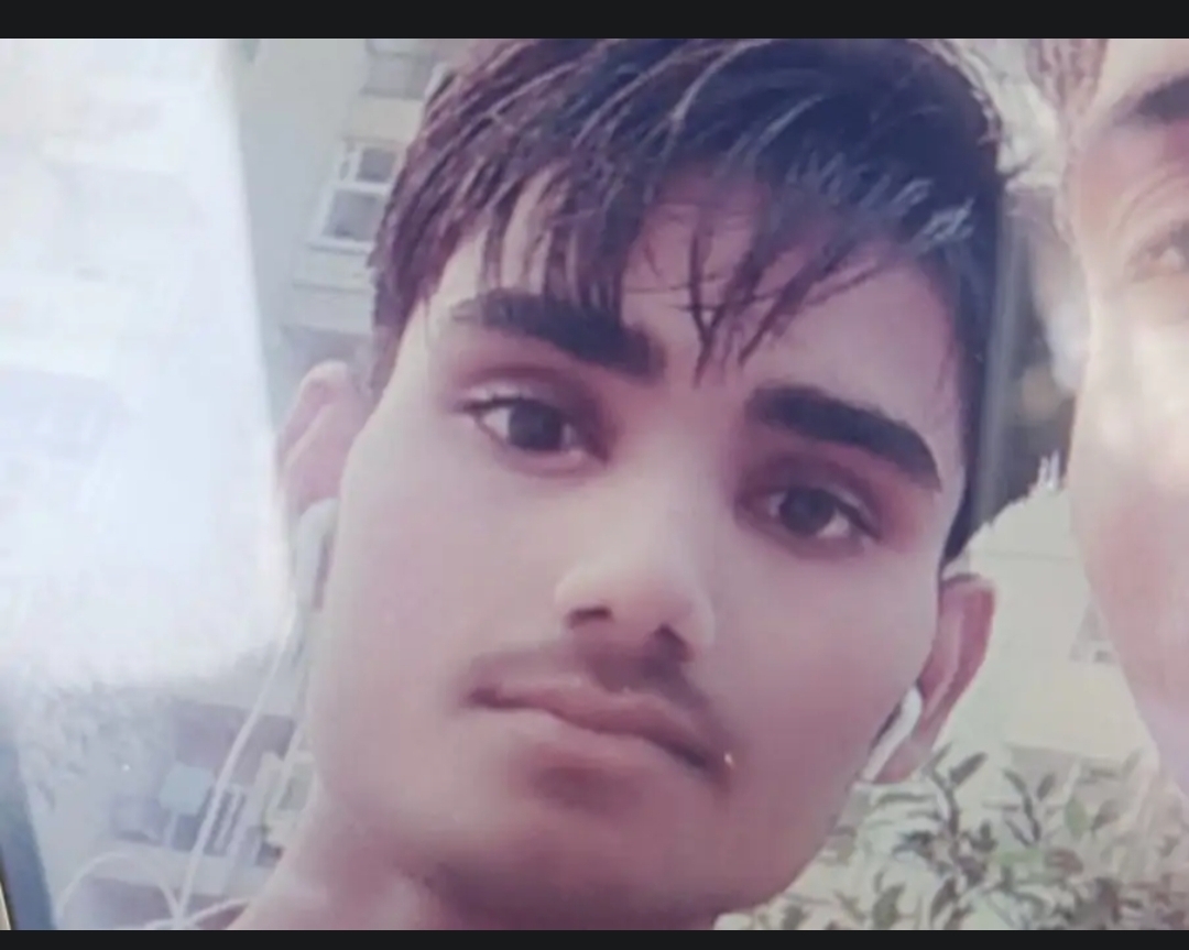 समरसेविल की कोठरी के बाहर युवक का शव फंदे पर लटका मिला, इलाके में मचा हड़कंप
