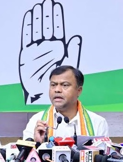 शिक्षा और सड़कों के मुद्दे पर दीपक बैज का सरकार पर हमला