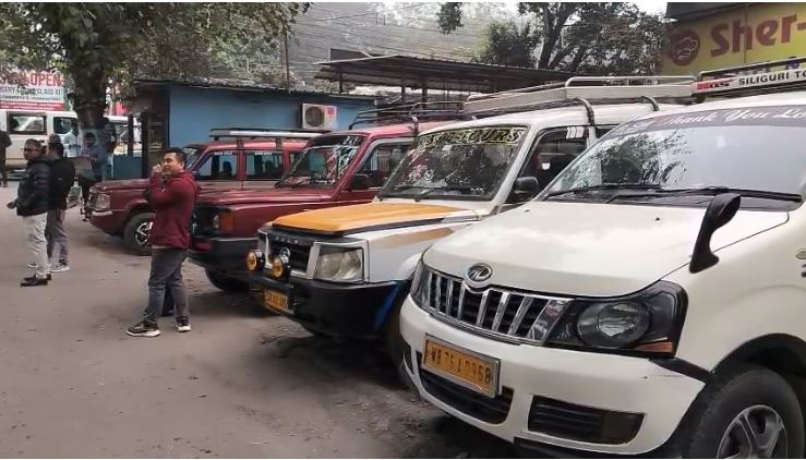 पहाड़ -समतल वाहन चालक विवाद और गहराया,  दार्जिलिंग की गाड़ियों के मैदानी इलाकों से यात्री ले जाने पर रोक