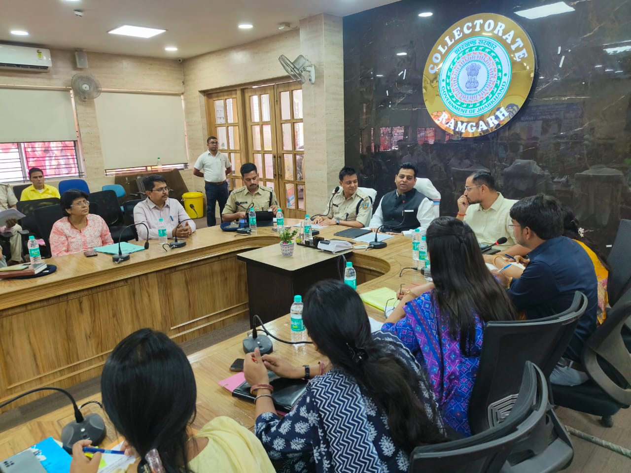 चुटूपालू घाटी में शो पीस बनकर ना रह जाए स्ट्रीट लाइट : डीसी