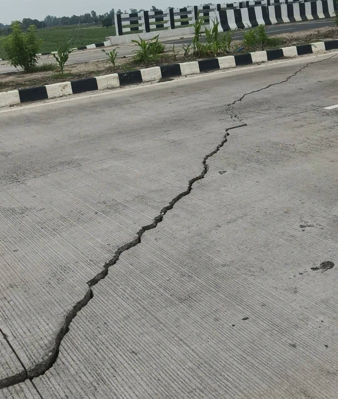 मुंगेर-मिर्जाचौकी फोरलेन में आई दरार, चार हजार करोड़ की राशि से हो रहा निर्माण