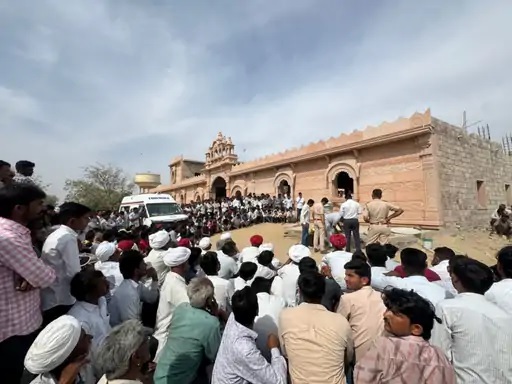 मठाधीश का शव टांके में मिला