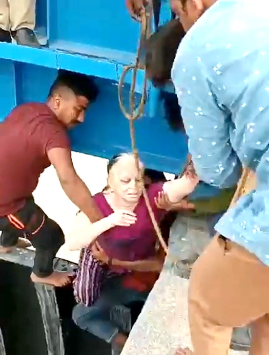 गंगनहर में गिरी बुजुर्ग महिला एक किलोमीटर तक बहती रही