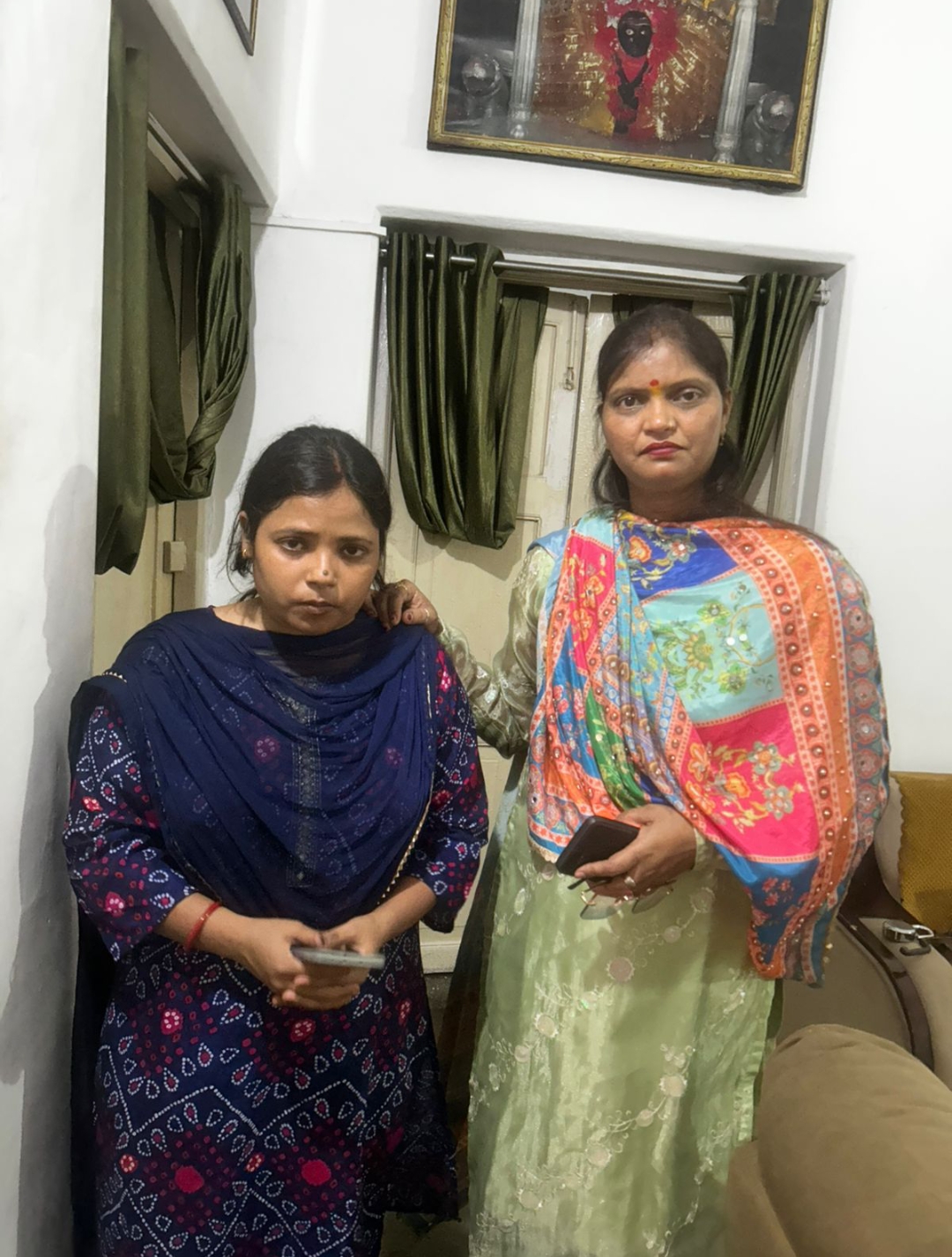 कमरे में बंद विवाहिता को पुलिस ने कराया मुक्त