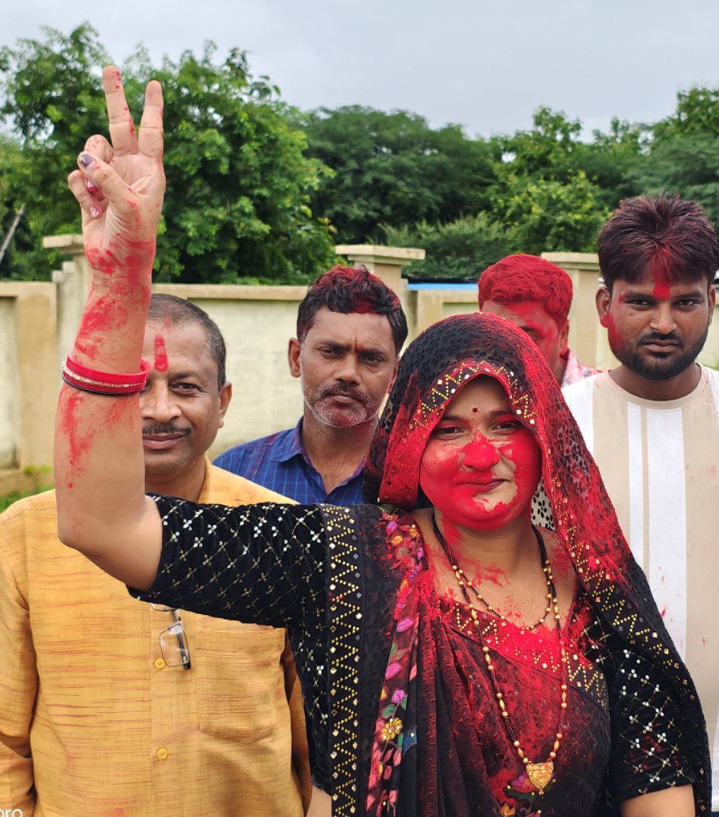 दमोह: पेपर लेस निर्वाचन निशा कुर्मी 434 मतों से निर्वाचित