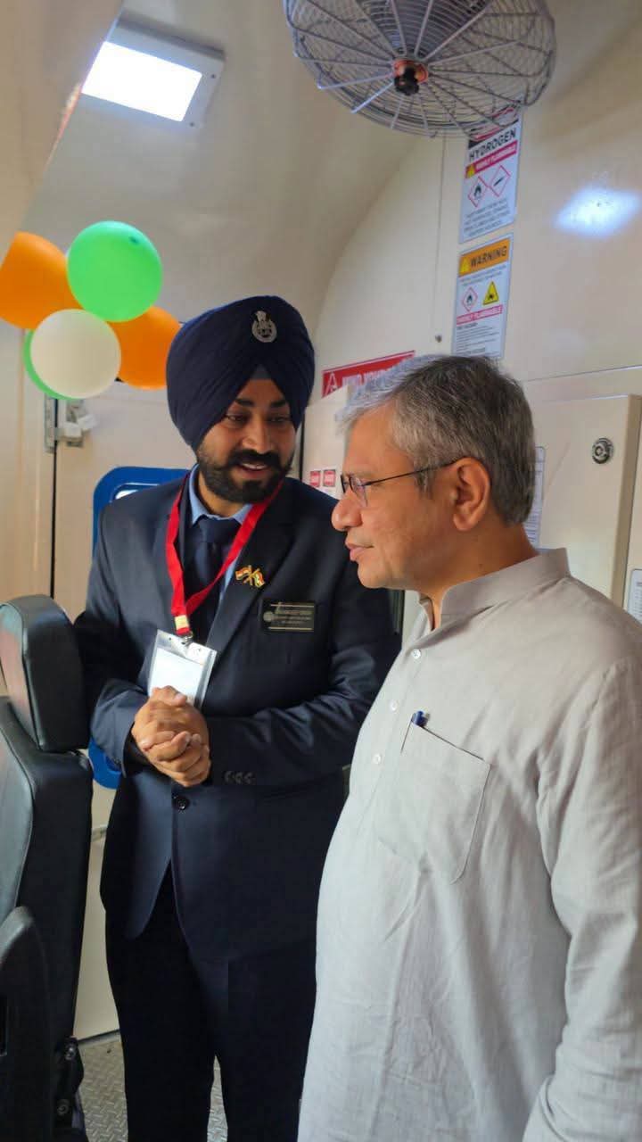 भारत की पहली हाइड्रोजन ट्रेन के लोको पायलट बने राजेश कुमार