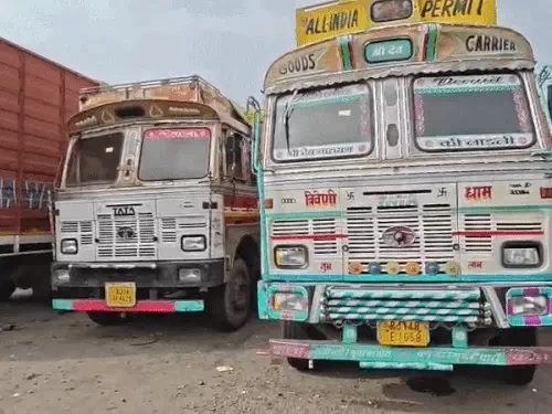 ट्रांसपोर्टरों की अनिश्चितकालीन हड़ताल शुरू, राजस्थान में 10 हजार ट्रकों के पहिए थमे