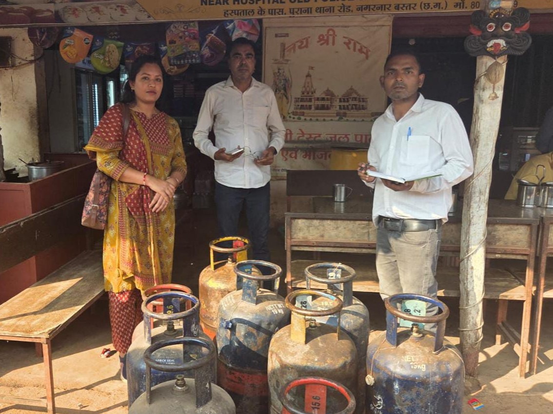 बस्तर में भी घरेलू गैस सिलेंडर की मांग दोगुना हाेने से आपूर्ति प्रभावित, छापेमारी जारी