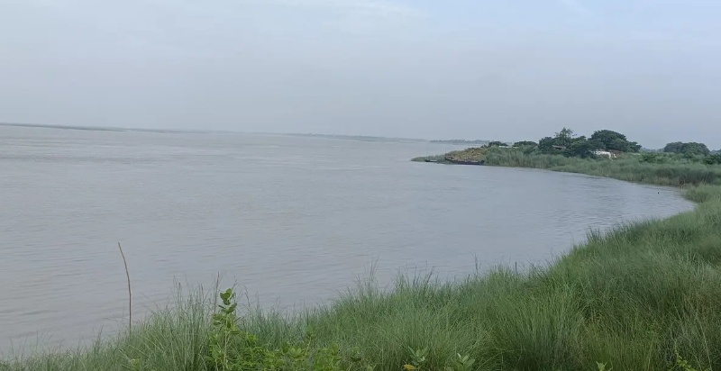 गंगा का जलस्तर चेतावनी स्तर से नीचे, कोसी में भी घटा पानी