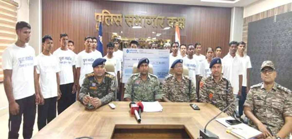 छत्तीसगढ़ के सुकमा में 22 माओवादियों ने किया आत्मसमर्पण