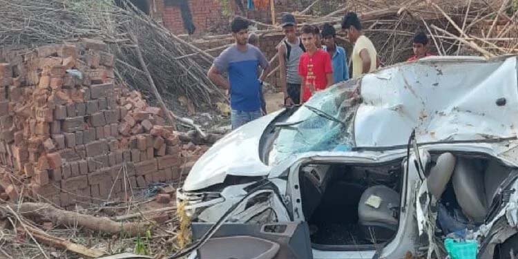 चकाई-देवघर मार्ग पर भीषण सड़क हादसा, कार सवार तीन लोगों की मौत