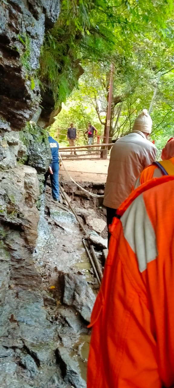 केदारनाथ धाम पैदल मार्ग क्षतिग्रस्त, यात्रियों से अपील- जहां  हैं, वहीं सुरक्षित रहें