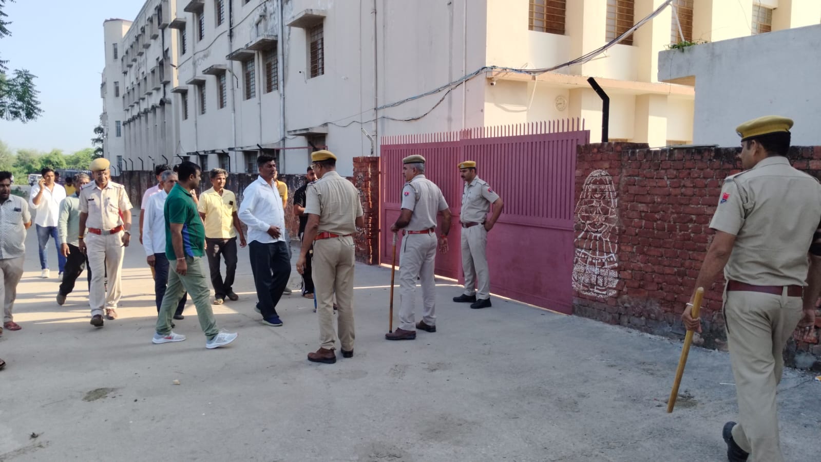 आरएनटी कॉलेज के हॉस्टल में फंदे पर लटका मिला छात्र
