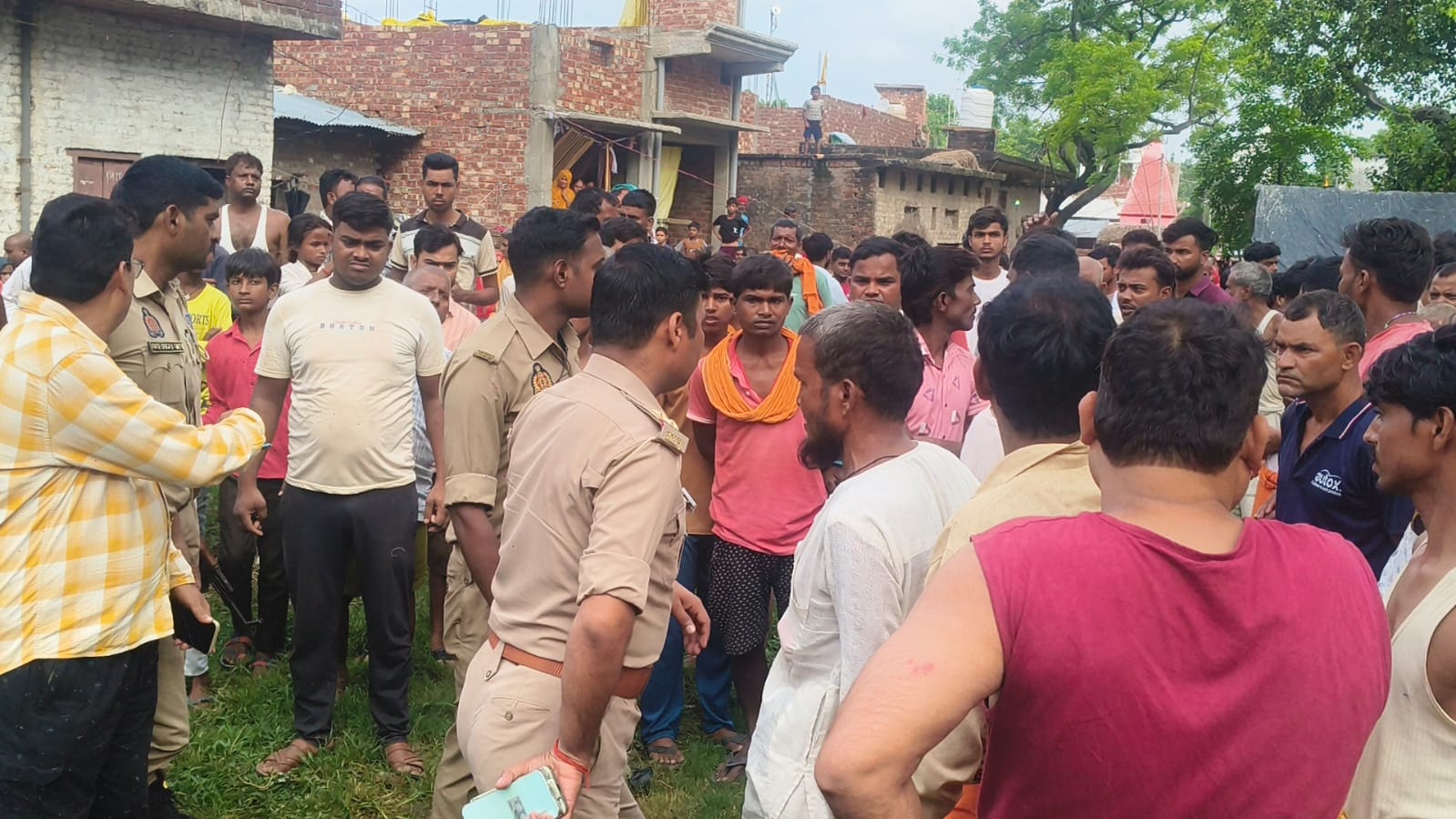 मां की हत्या से सनसनी, बेटे पर कुल्हाड़ी से वार करने का आरोप
