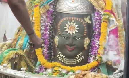 भांग से शृंगार, मस्तक पर सूर्य... बाबा महाकाल के अलौकिक दर्शन के लिए उमड़ा भक्तों का सैलाब