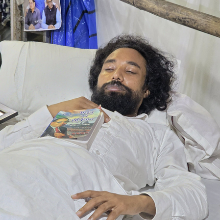 रांची में अनशन पर देवेंद्र-हबीबा, सीएम से बोले- 'हम आपके ही बच्चे हैं'