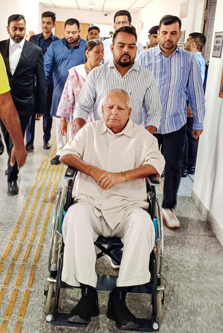 आईआरसीटीसी घोटाला: लालू परिवार पर आरोप तय करने का फैसला 14 अगस्त तक टला