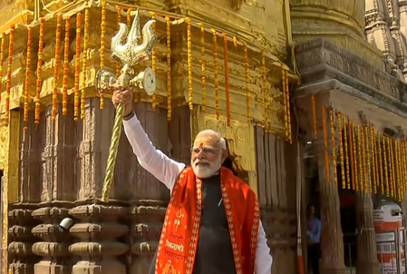 काशी विश्वनाथ मंदिर में पीएम मोदी ने किए दर्शन, गूंजे ‘हर हर महादेव’ के जयकारे