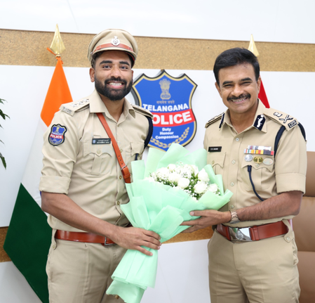 डीएसपी की भूमिका में मोहम्मद सिराज, तेलंगाना के डीजीपी से की मुलाकात
